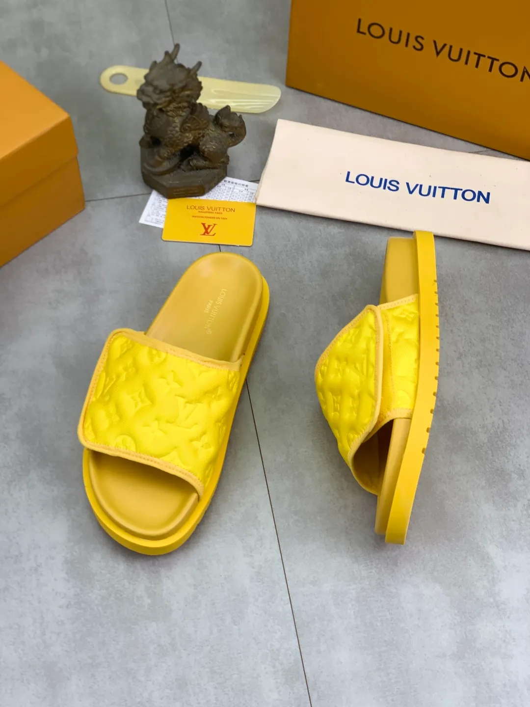 Men's shoes 💰P320 💰[New style]🆘 Original quality [LOUIS VUITTON] The popular Louis Vuitton LV men's slippers on the official website are on sale simultaneously! Original fabric imported from Italy, original factory special supply, code number: 38-44 (45 customized), many colors available
